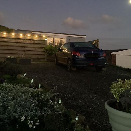 Appartamento Adorable Private Couples Retreat With Hot Tub Llanfechell Esterno foto