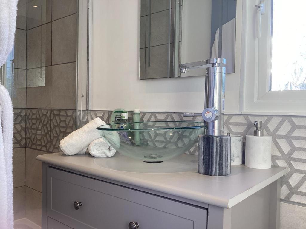 Appartamento Adorable Private Couples Retreat With Hot Tub Llanfechell Esterno foto