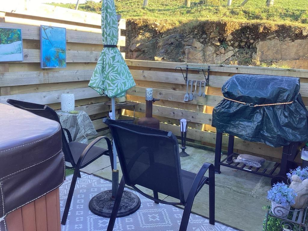 Appartamento Adorable Private Couples Retreat With Hot Tub Llanfechell Esterno foto